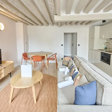 42.typical Parisian Flat#4pers#le Marais#beaubourg Paris